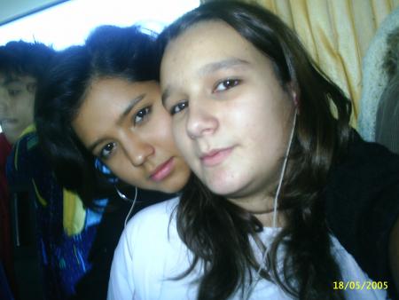 ele es mi mejor amiga hay otra pero no sale en la foto  te quiero mucho ele